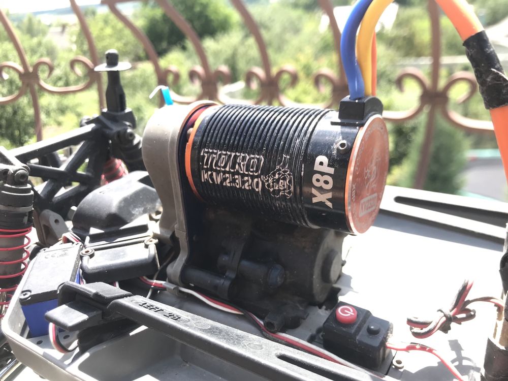 Traxxas E-maxx 1/8 RTR kit (rc модель, arrma, hpi)