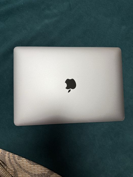 Macbook pro 2020 M1 13’ 8/256GB