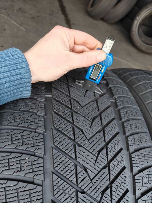 Різноширокі шини зимові R21 275 45 та 315 40 Roadmach на Mercedes GLE