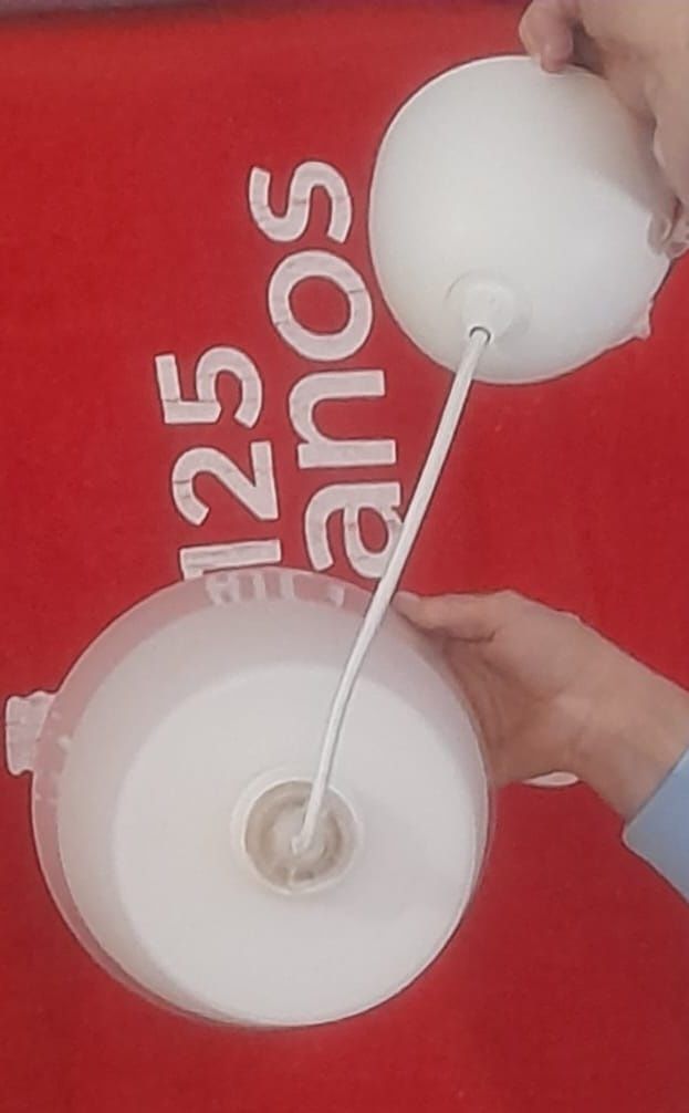 Vendo candeeiro branco opaco de vidro Ikea