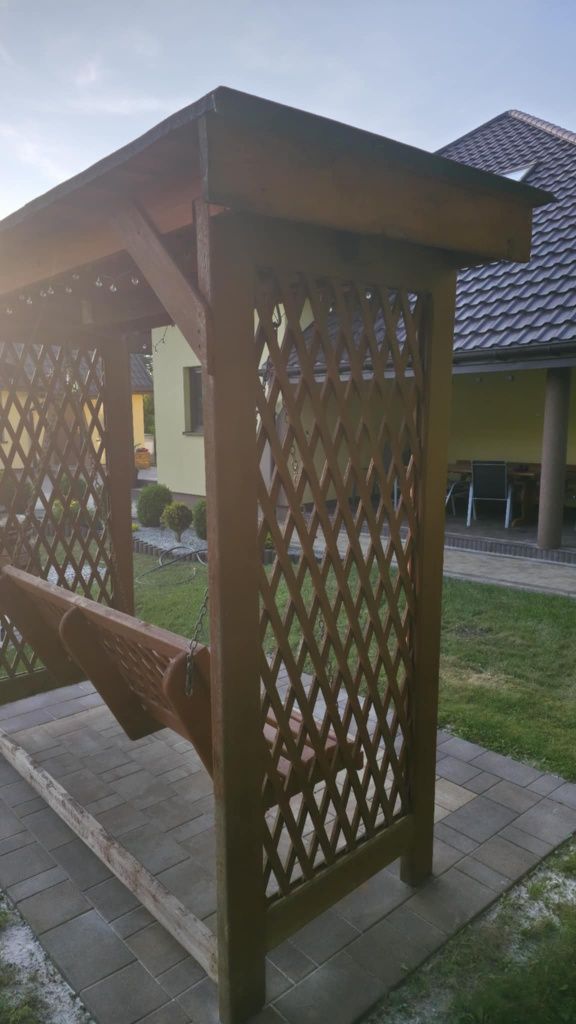 Duża huśtawka z dachem