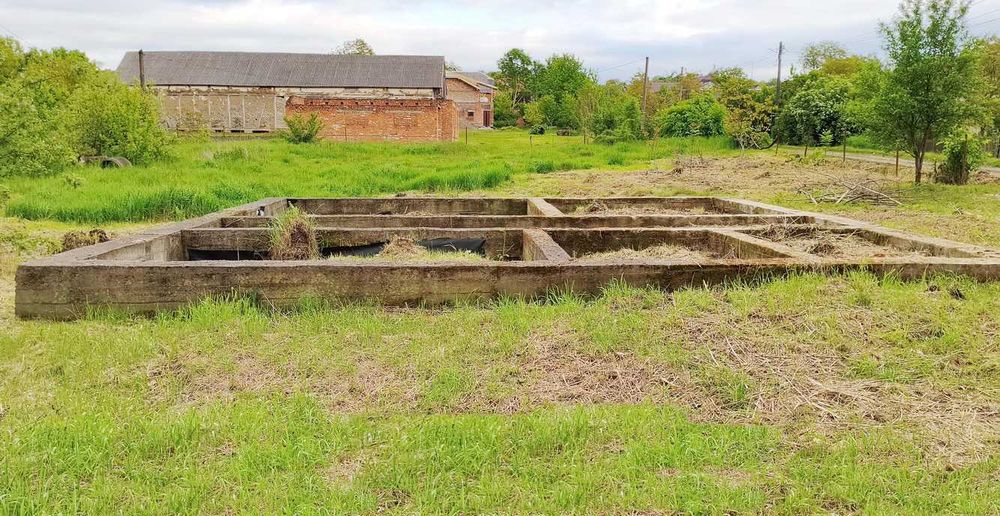 Продається земельна ділянка пл 15 соток в хорошому районі в с.Довпотів