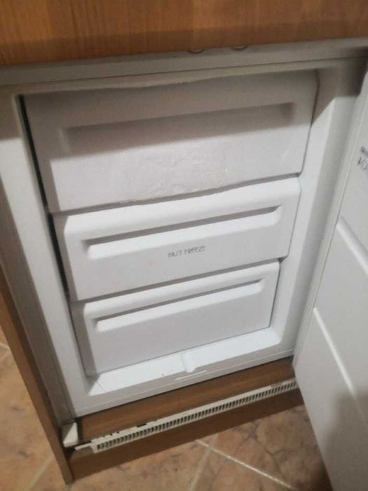 Sprzedam lodówkę Zanussi