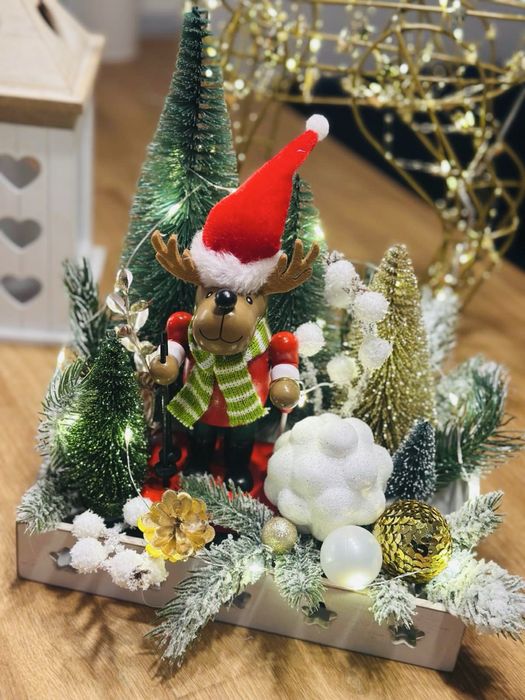 Uroczy stroik świąteczny sceneria ozdoba bożonarodzeniowa