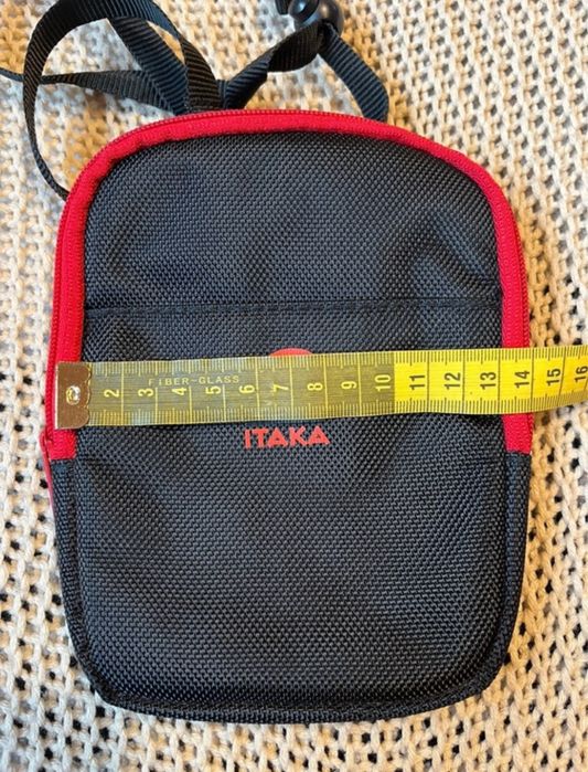 Saszetka podróżna z odpinaną smyczą, licznymi przegrodami