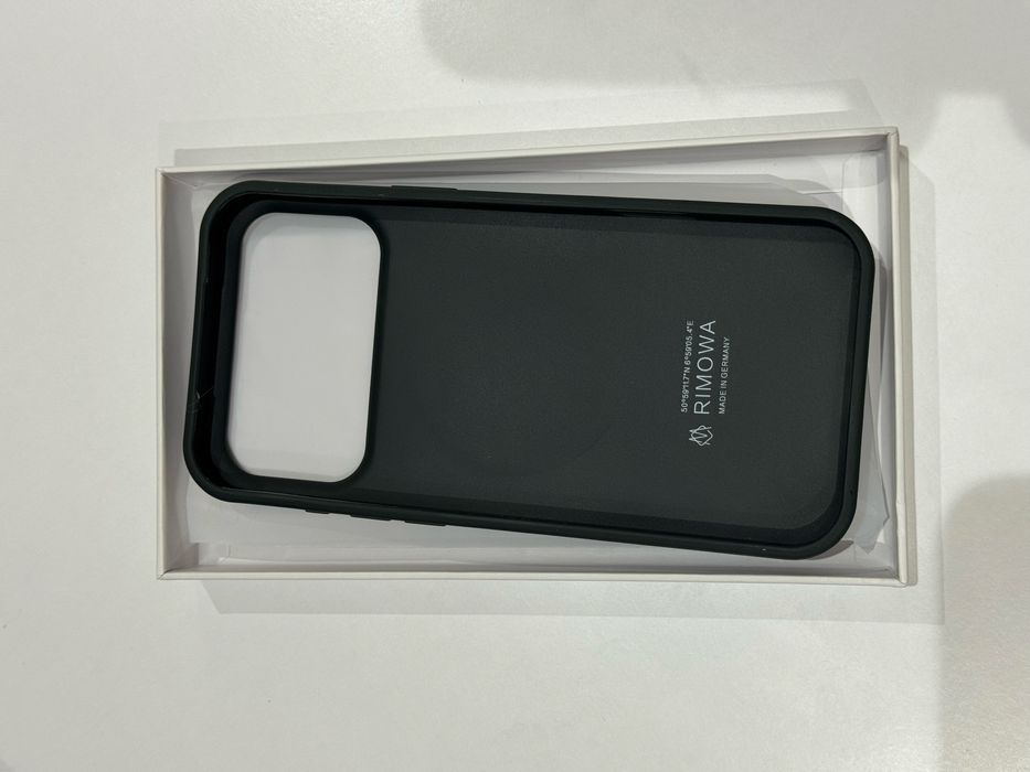 Чехол кейс бампер Rimowa Case 17 Pro Max aluminium, black, green
