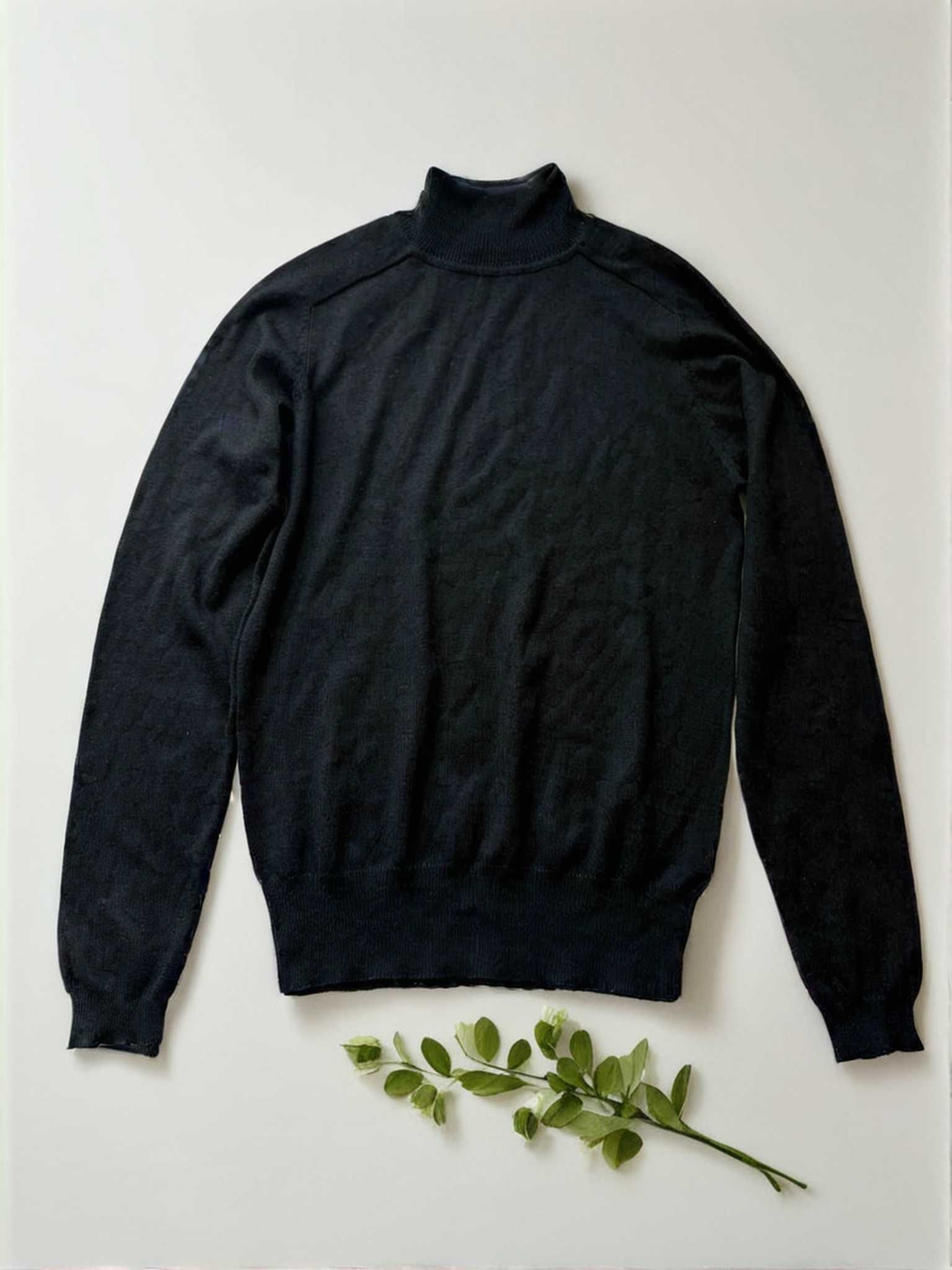 Czarny wełniany golf z wełną 50% wool