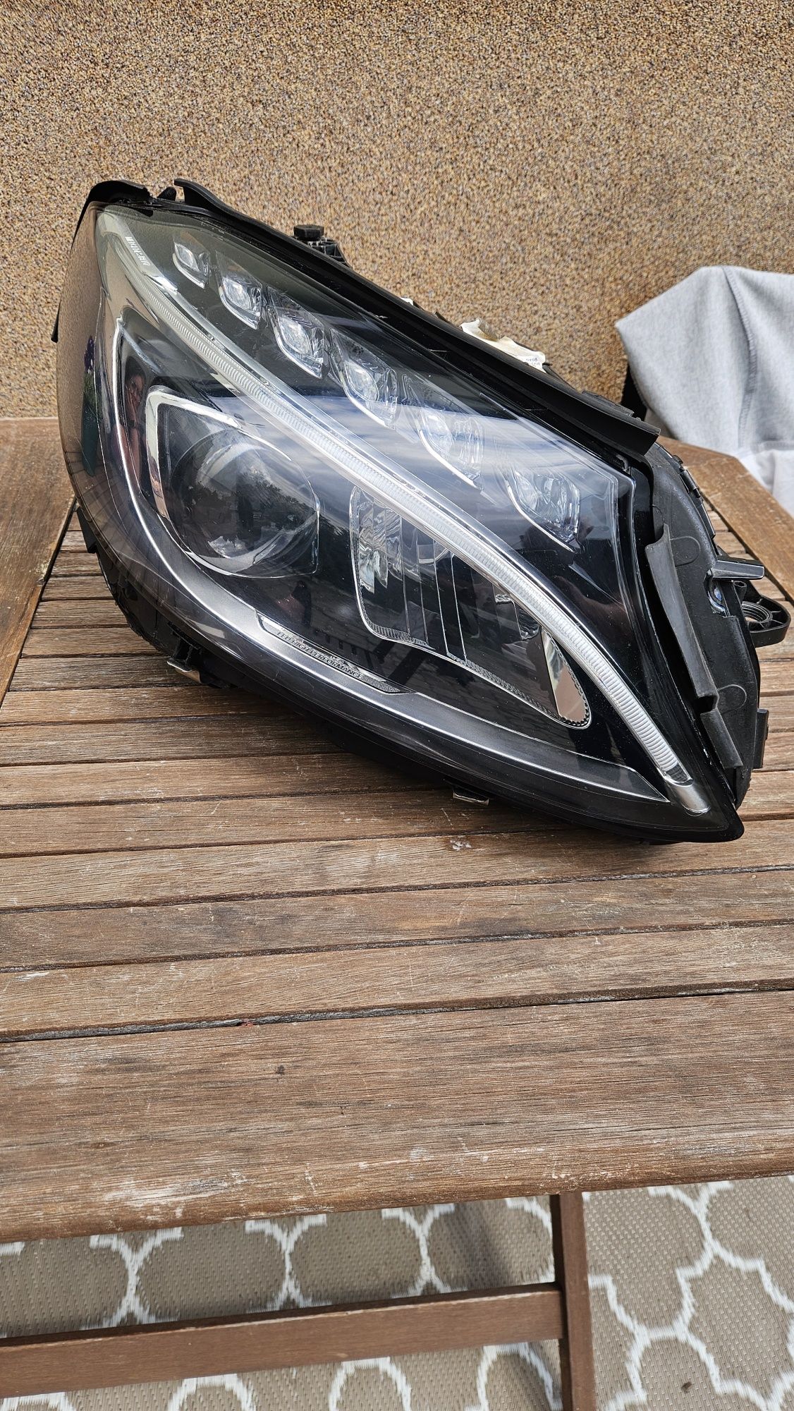 Lampa prawy przód Mercedes c klasa W205