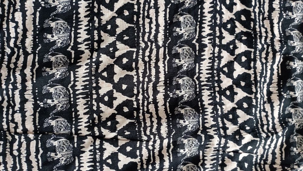 Calças da Natura em preto e branco