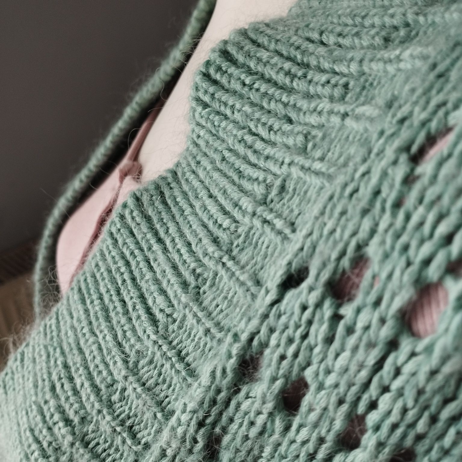 Miękki ażurowy kardigan Olsen – pastelowa zieleń, XL