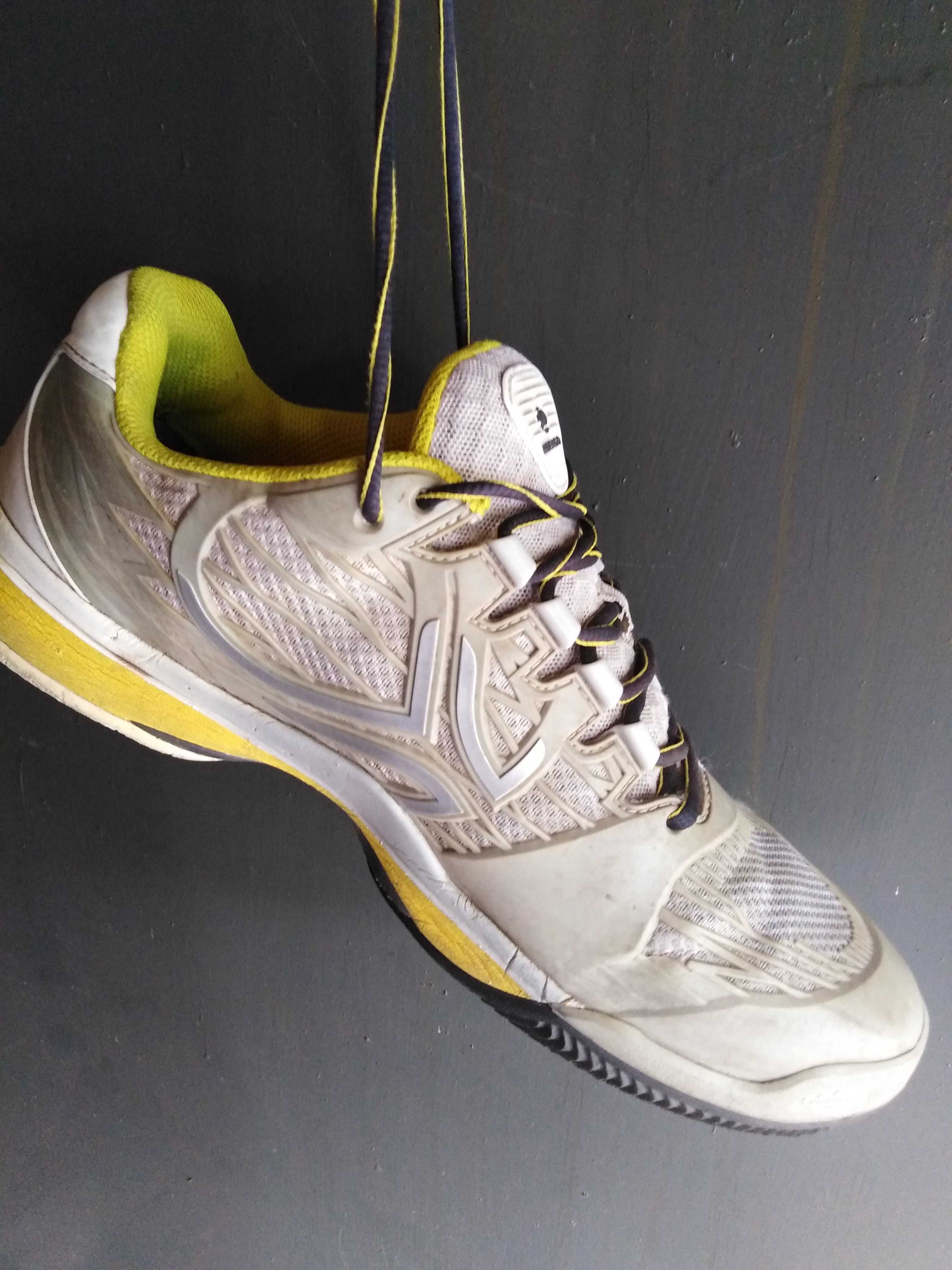 Buty DECATHLON Artengo.