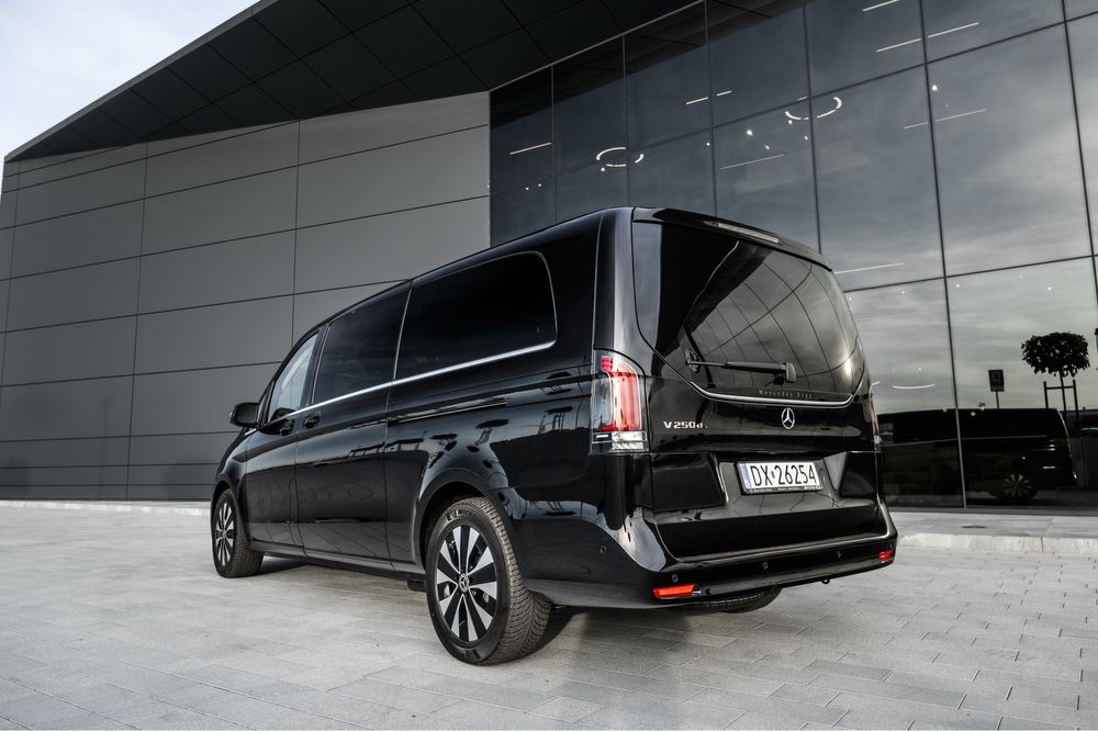 Busdrive.pl Wynajem bus Mercedes V Klasa 2024 extra długa 8 osobowy