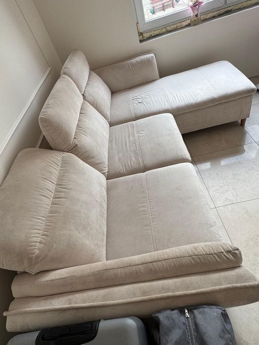 Beżowy narożnik z funkcją spania