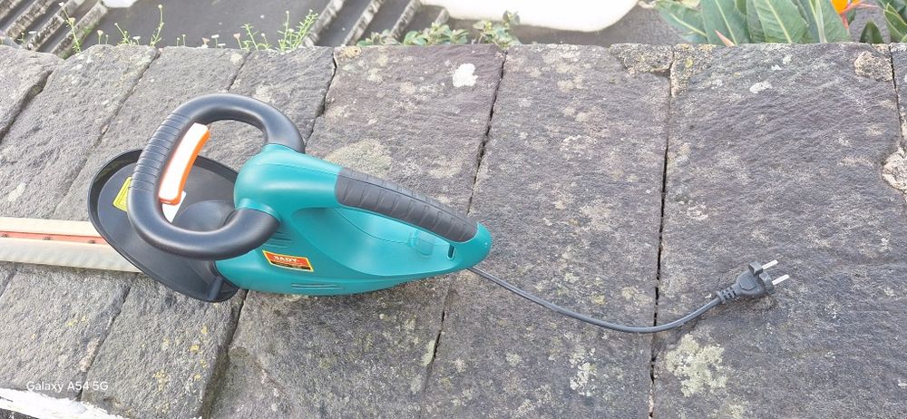 Corta sebes eléctrico