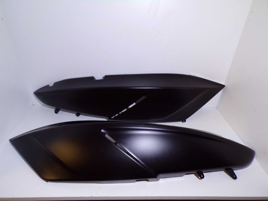 Bok Boczek prawy i lewy komplet Owiewka Gilera GP800 kolor OEM.