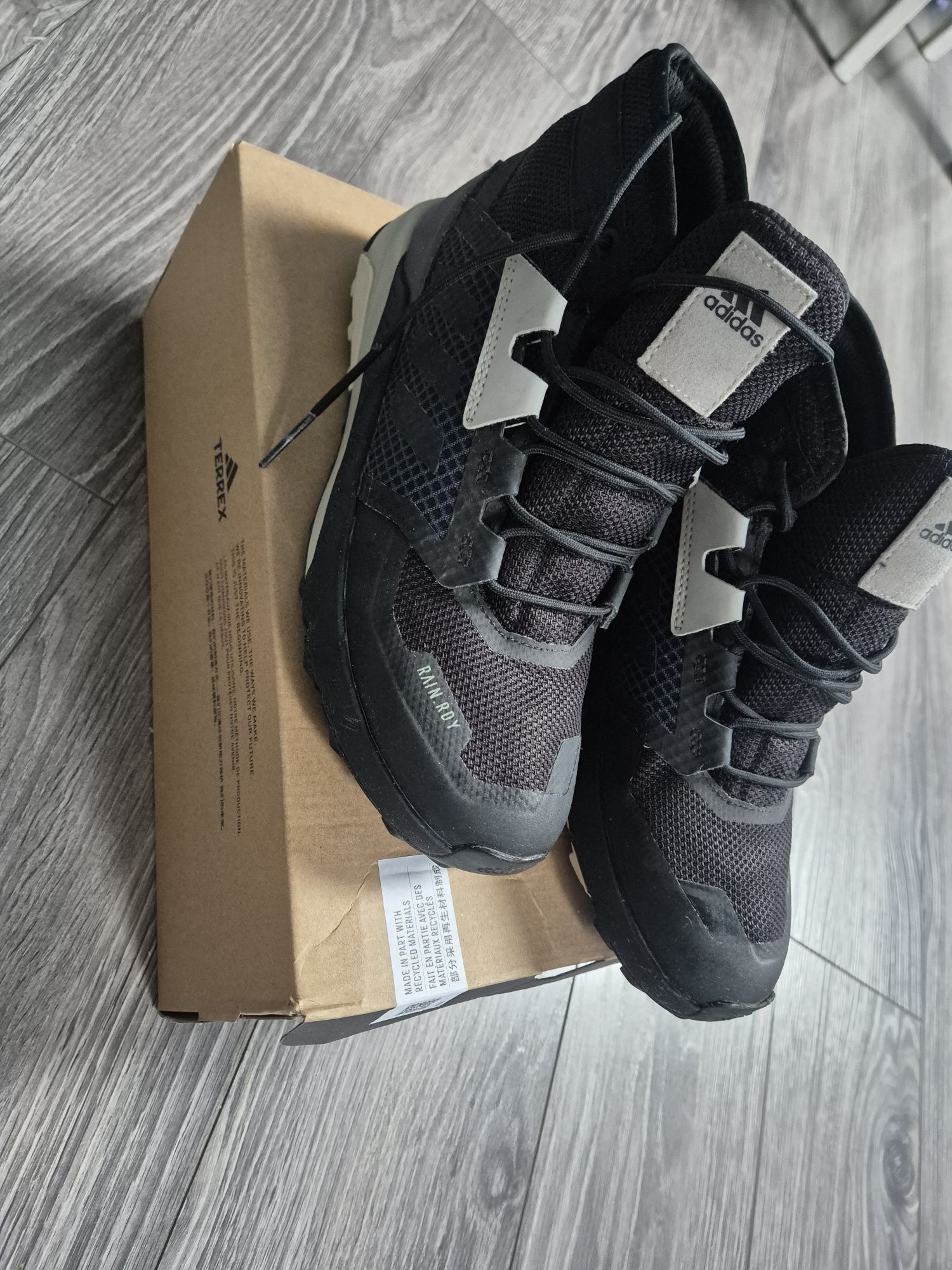 Buty chłopięce  Adidas Terrex jak nowe