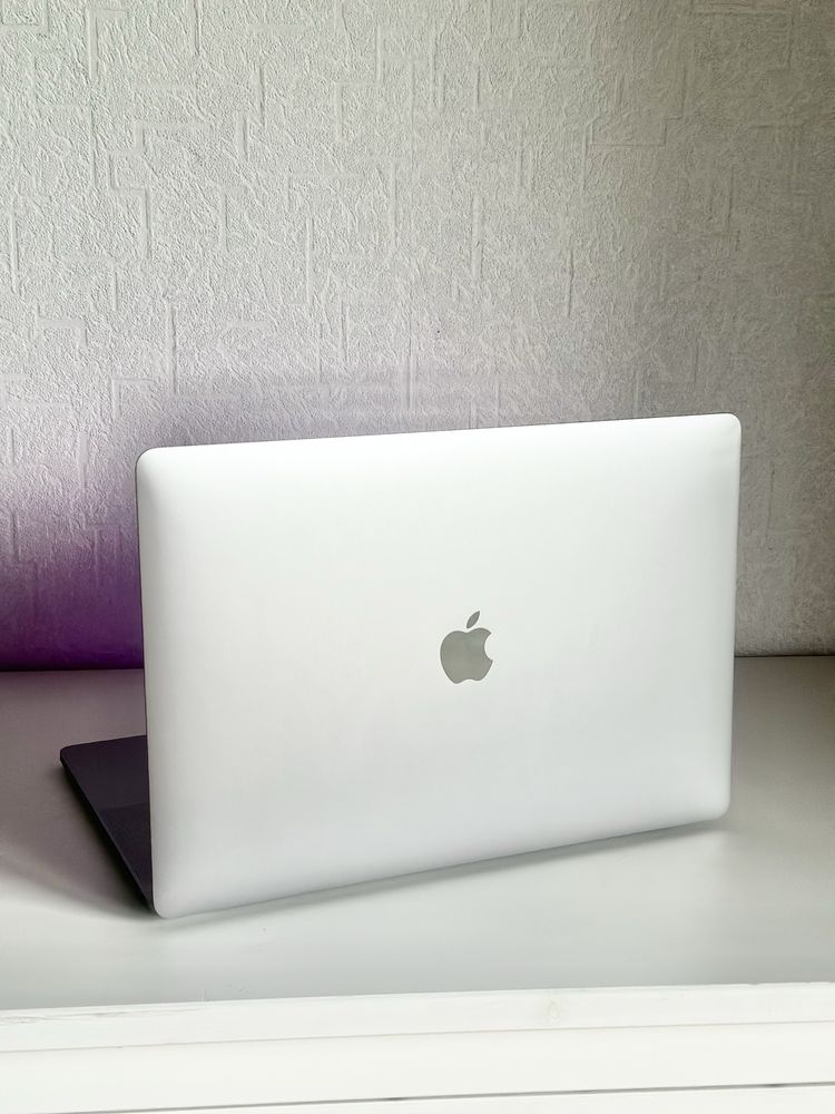 MacBook Pro 15,4” Intel Core i7, 16/256 GB SSD Retina
