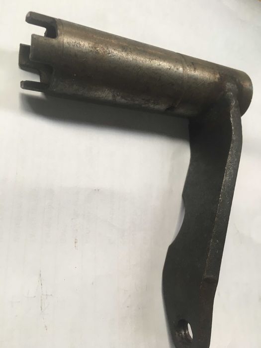 Wałek wyłączający sprzęgło główne Zetor