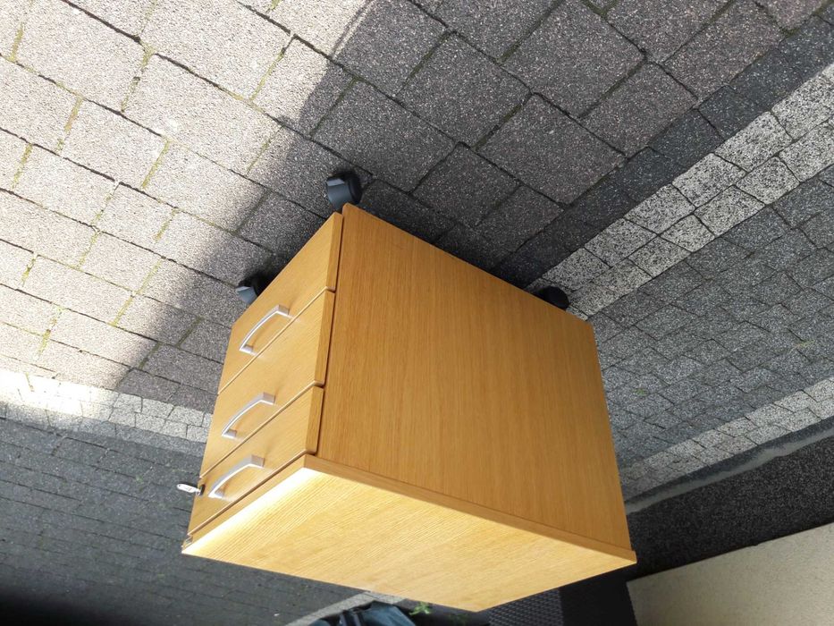 kontenerek mobilny Kinnarps szwedzki