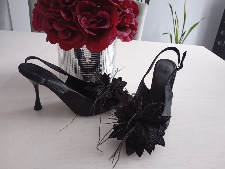 Szpilki czółenka czarne Reserved kwiaty nowe 38