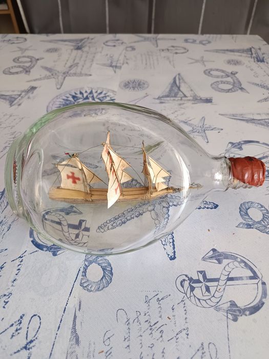 Artesanato, garrafa c/barco dentro