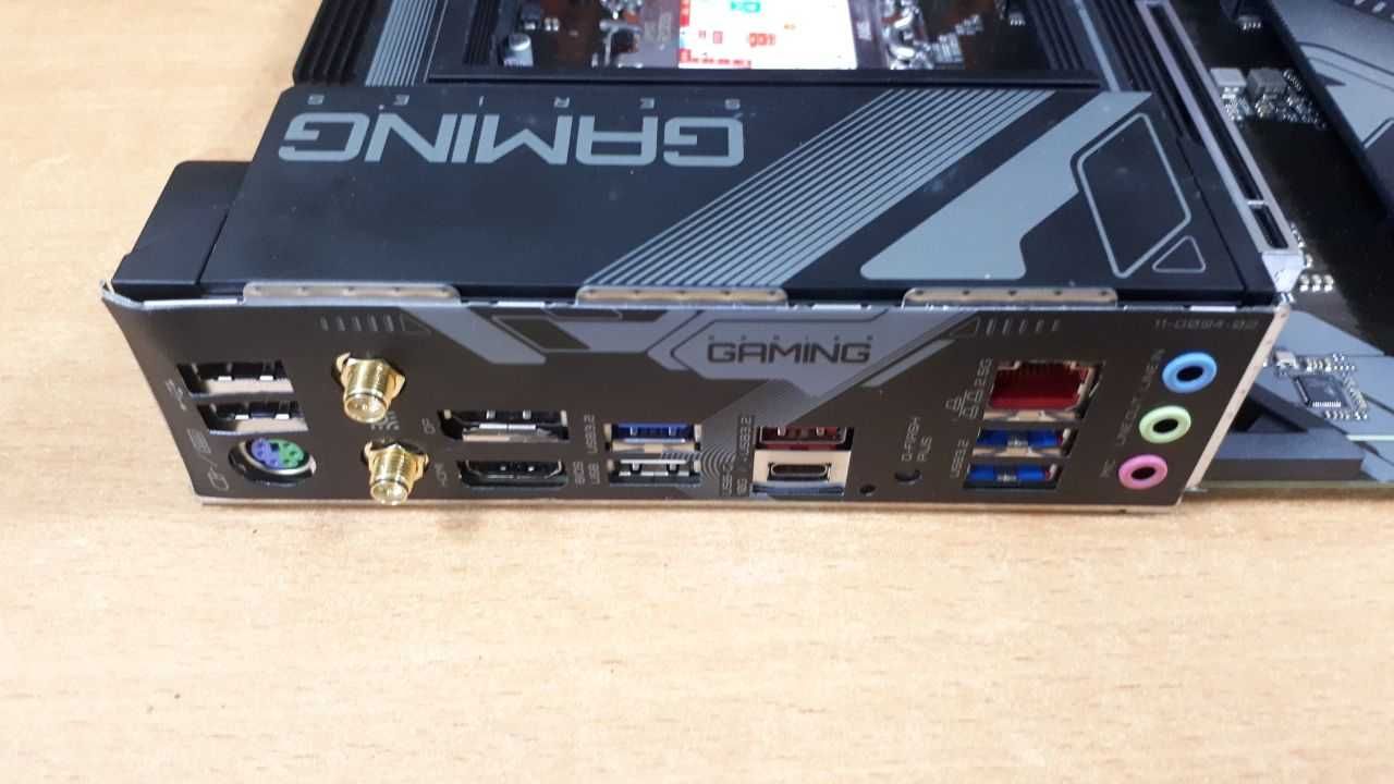 Материнська плата Gigabyte B650 GAMING X AX