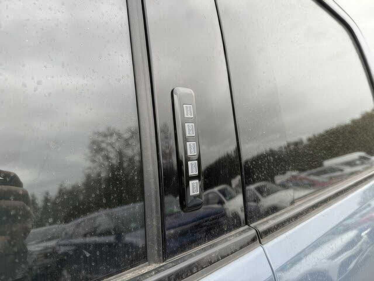 2023 Ford F-150 Lightning Platinum SuperCrew