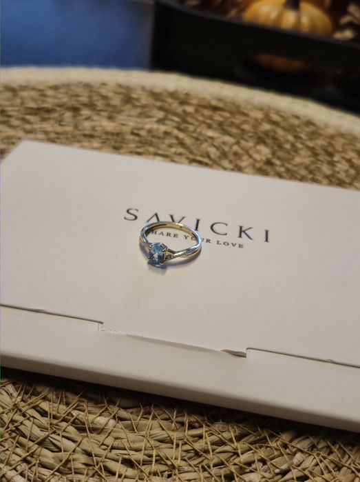 Pierścionek zaręczynowy SAVICKI: złoto 585 niebieski topaz, diamenty