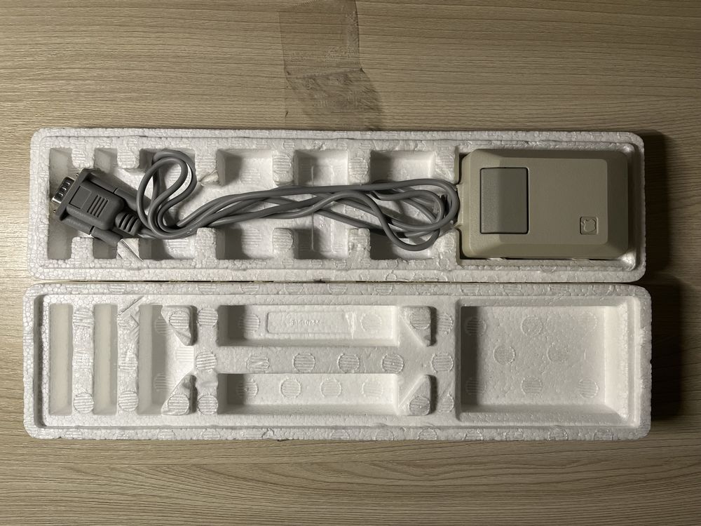 Apple Macintosh Plus 1989 року (ретро комп’ютер)