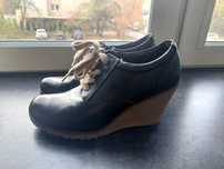 Buty na koturnie