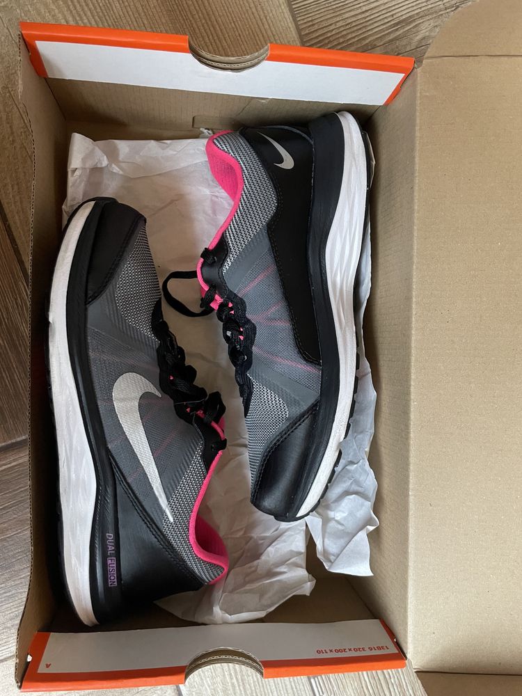 Buty Nike Sport Dual Fusion r. 37,5