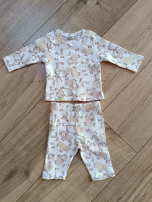 Piękny prążkowany komplecie niemowlęcy nowy z metką 56 cm 1-2 miesiące