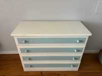 cómoda de madeira  (4 drawers)