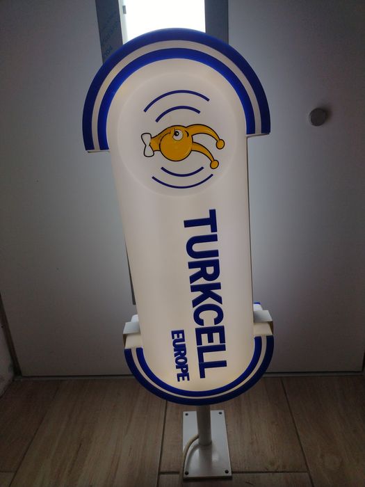 Reklama podświetla baner