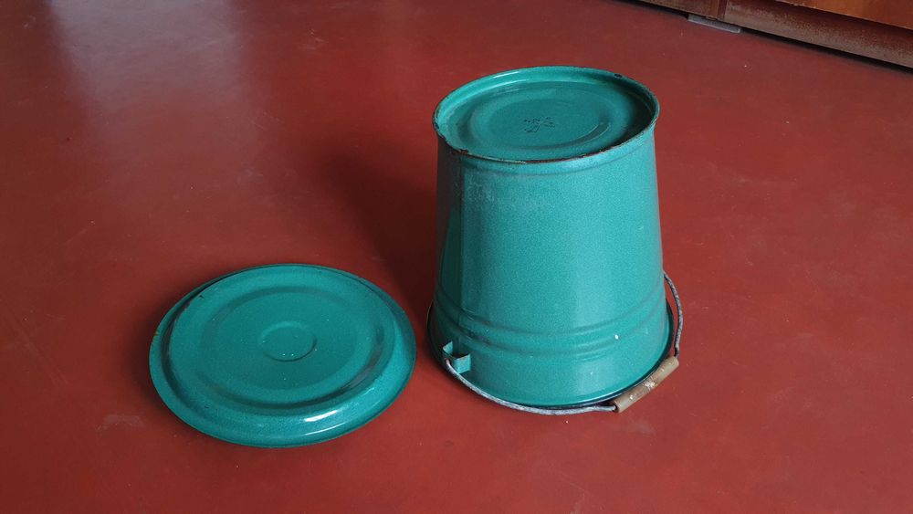 Ведро эмалированное с крышкой б/у СССР