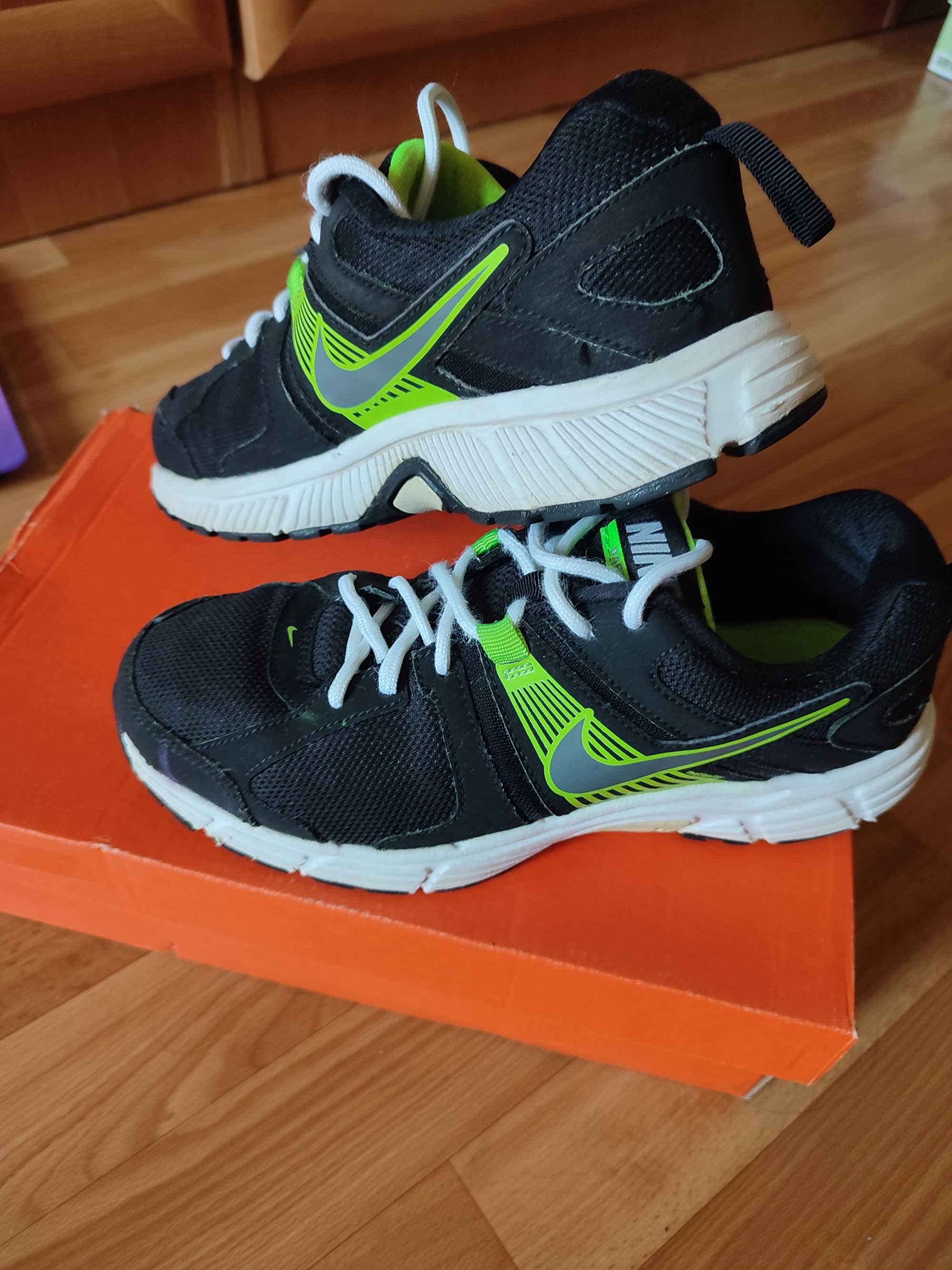 Кросівки Nike Dart 10