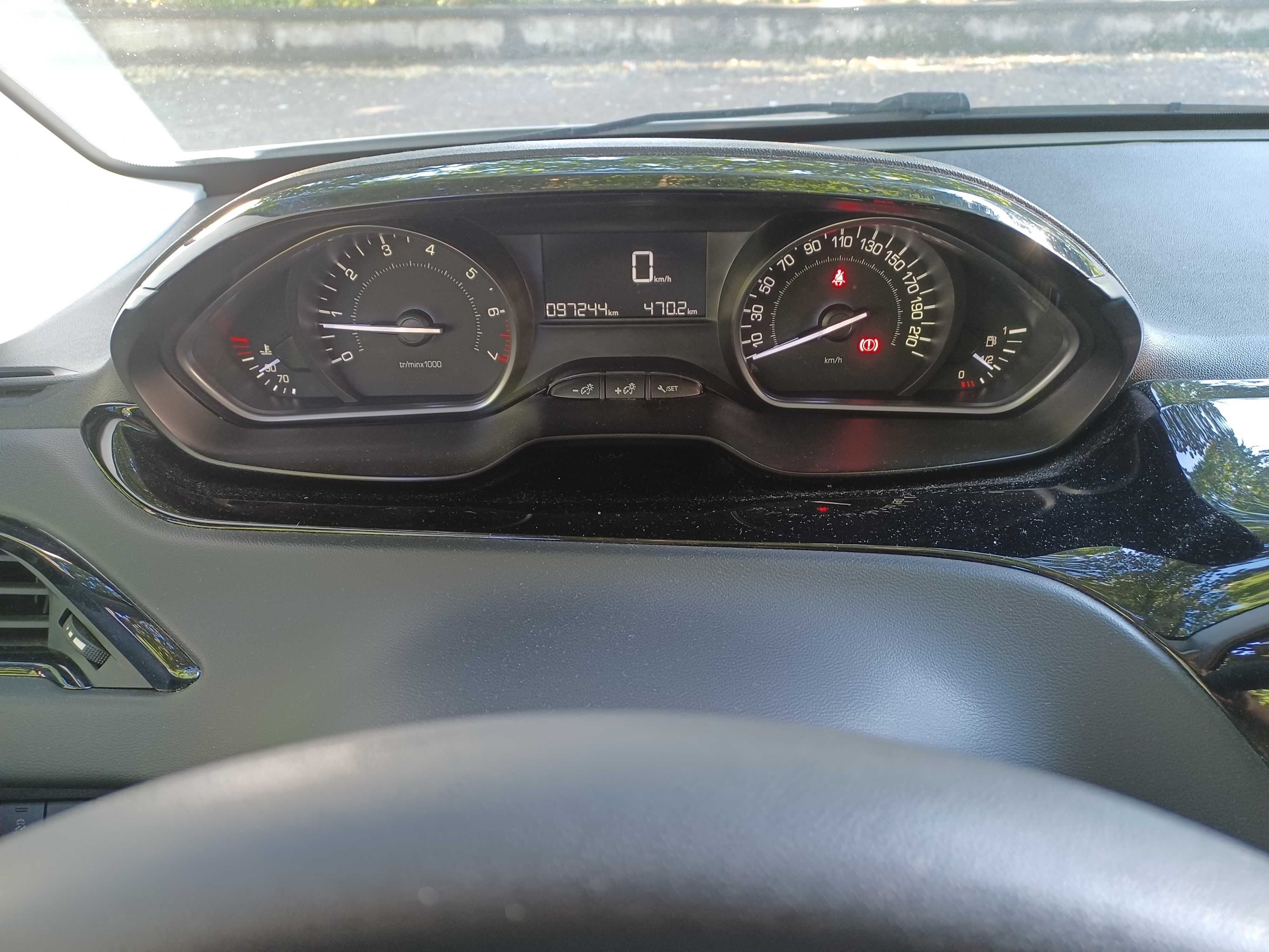 Vendo peugeot 208 active.