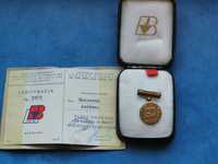 Złota odznaka za Zasługi w pracy społecznej i  związkowej
