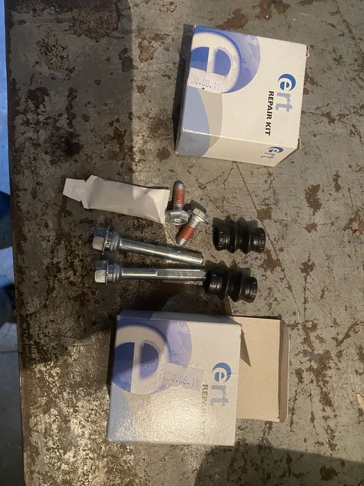 Направляющие заднего суппорта Opel Vivaro Renault Traffic Nissan Prima