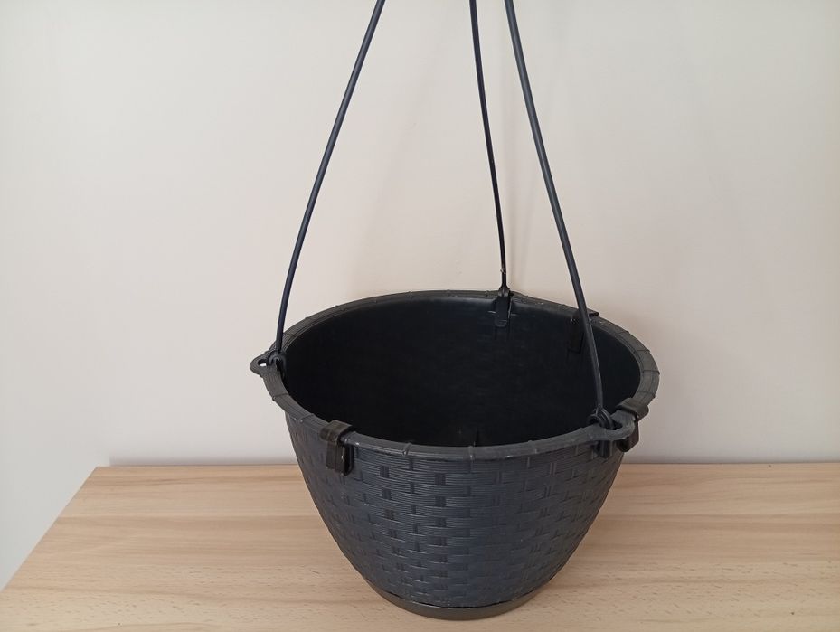 Wisząca donica rattanowa – elegancka i stylowa, do domu i ogro