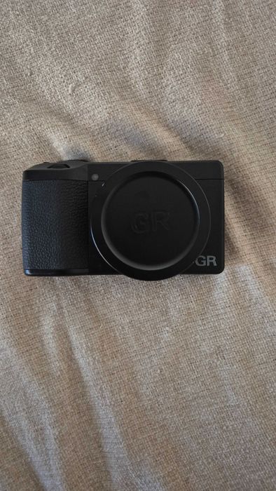 Ricoh GR IIIx compacta