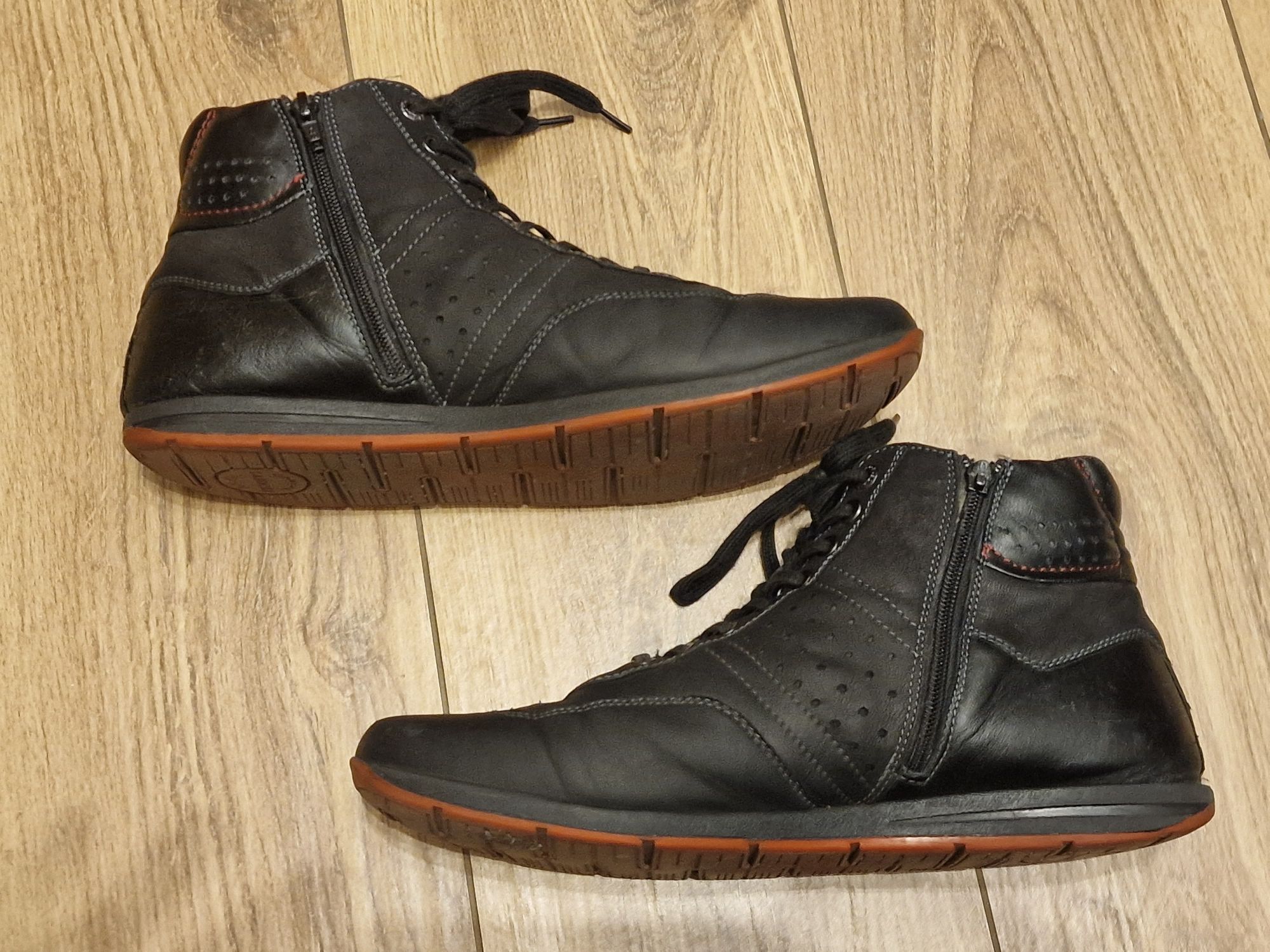 Trzewiki ,buty za kostkę- LASOCKI rozmiar 44  skorzano zamszowe czarne