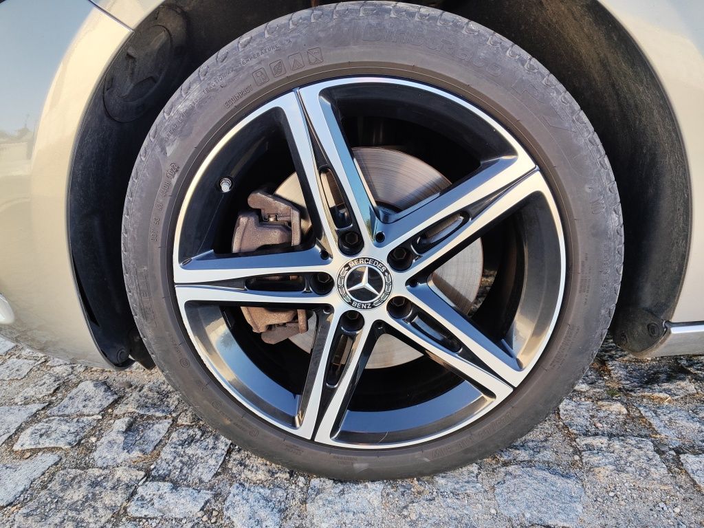Mercedes-Benz A250e 8G-DCT Style