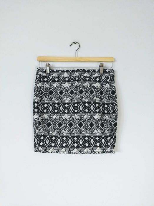 Czarno-biała krótka spódnica H&M azteckie wzory mini aztec 2010s 36 S