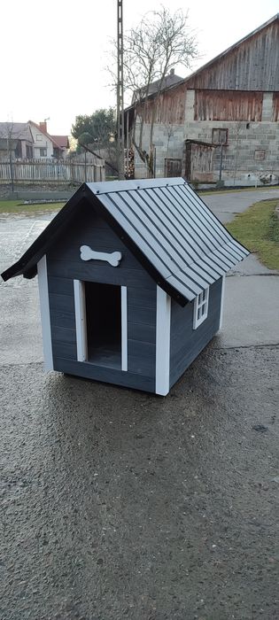 Buda dla psa na zamówienie.