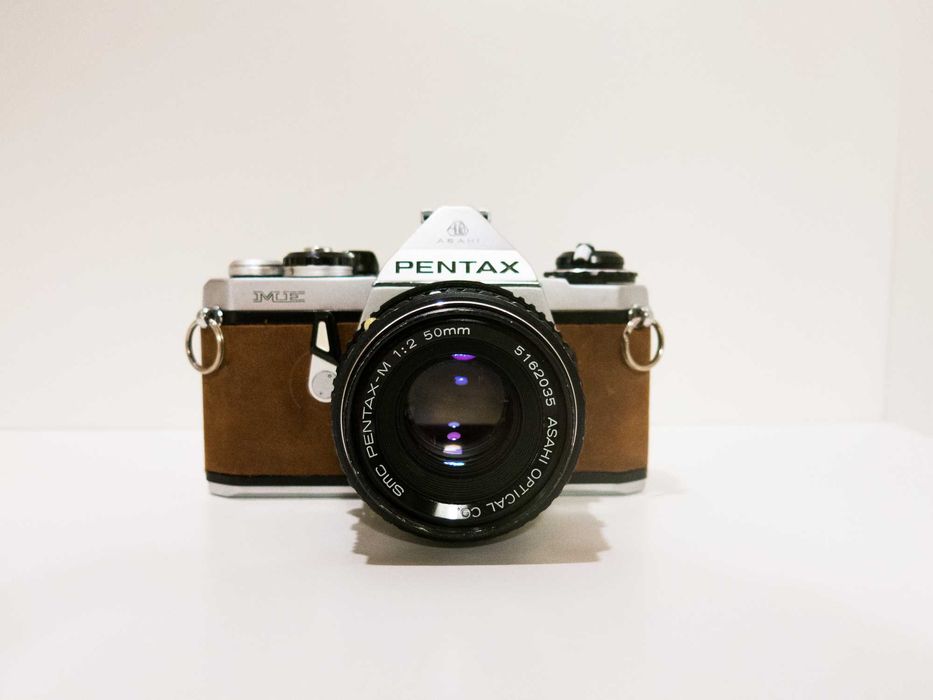 Câmara Fotográfica Pentax ME - Acabamento em Pele