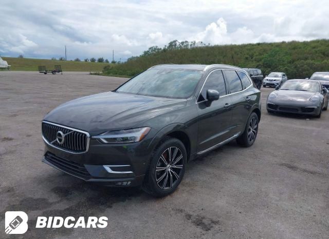 Blotnik przod  prawy volvo xc60 II 724