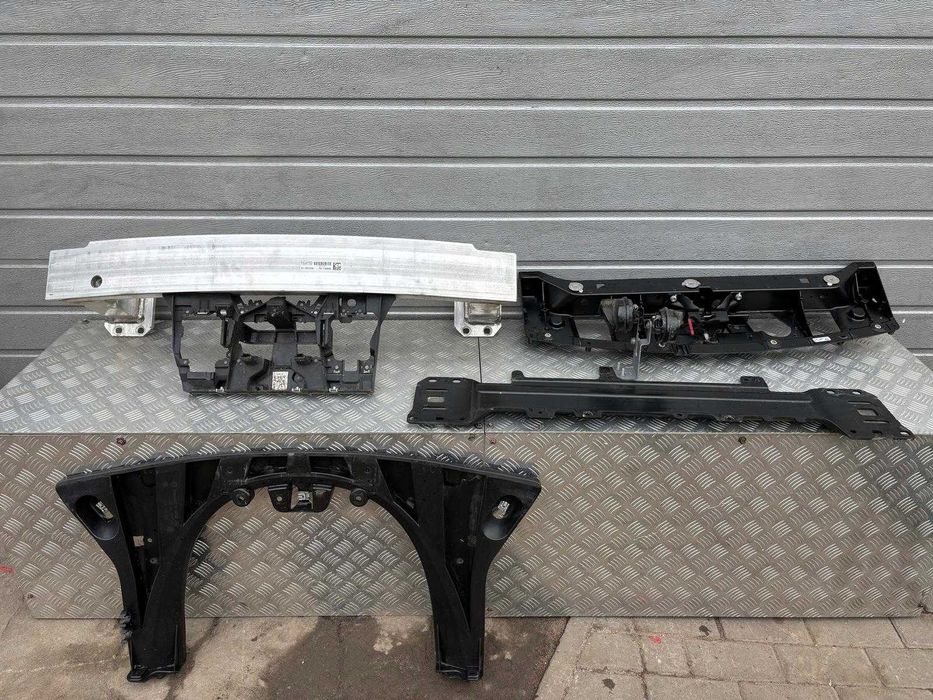 Панель передня телевізор радіатори	Porsche Taycan 9J Turbo S Разборка