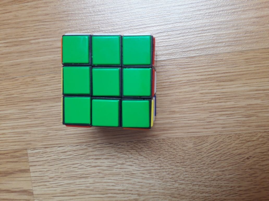Кубик-рубик головоломка