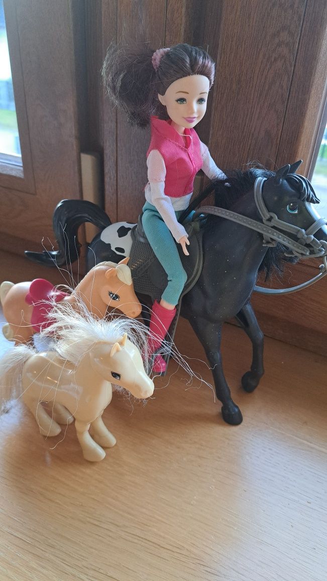 Lalka z koniem koniki